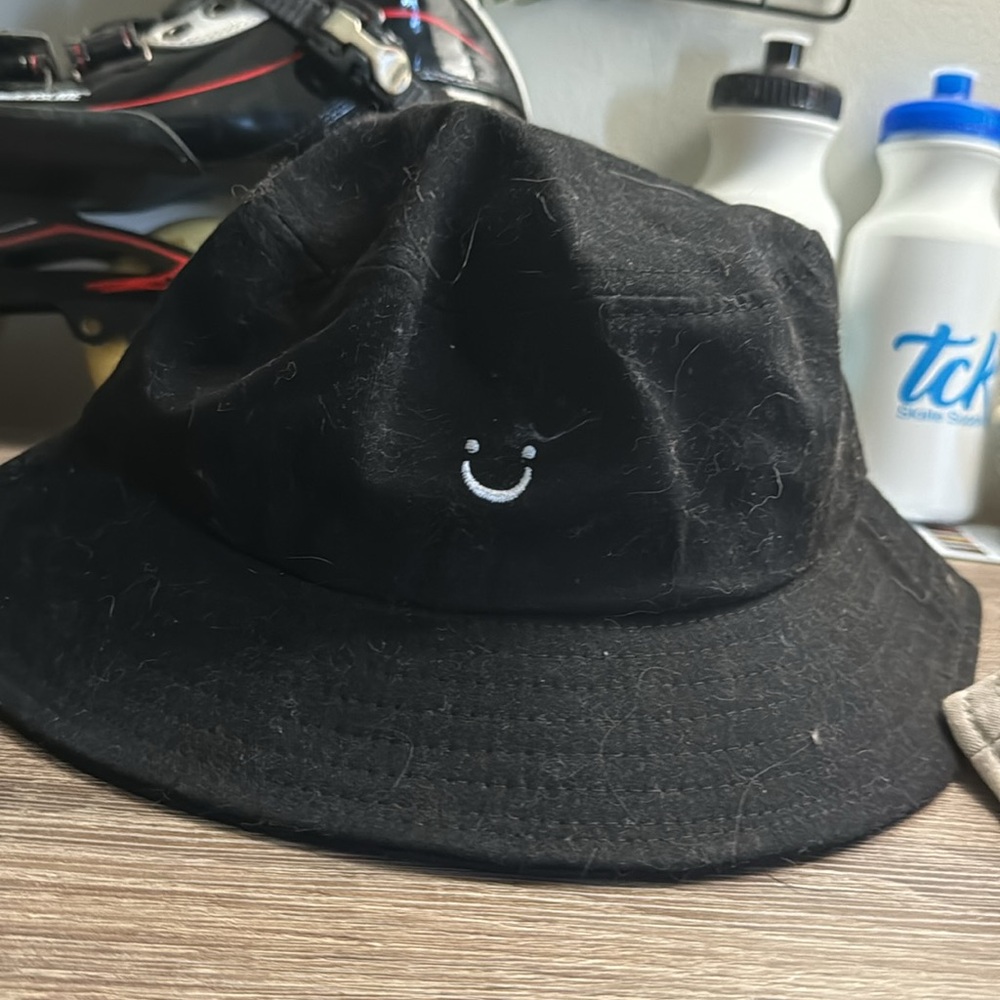 Bucket hats - Picture 2 of 3